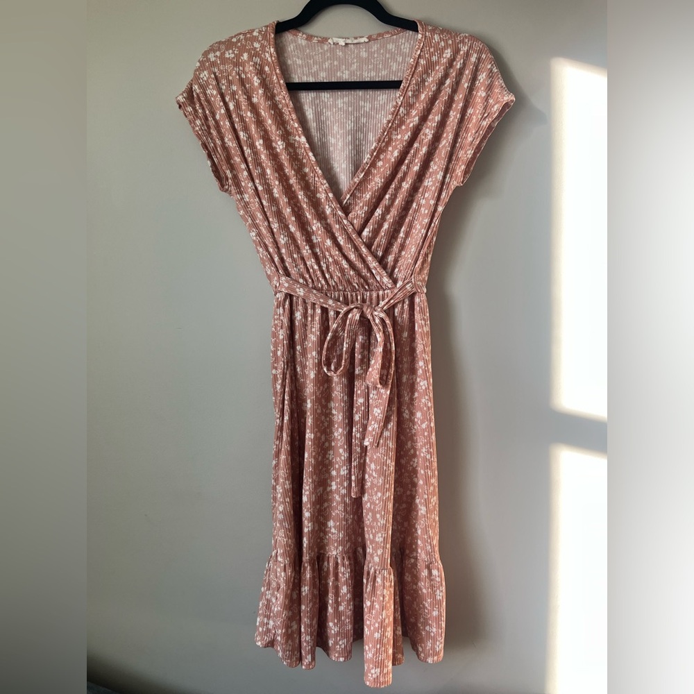 Short Sleeve Flowy Dusty Pink Floral Faux Wrap Mini Dress Size Small
